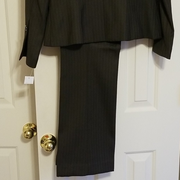Suit with pants - Picture 3 of 3